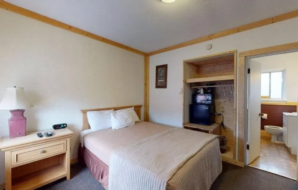 Trails End Motel